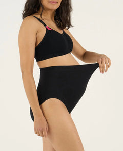 Flexible seamless maternity underwear in Black